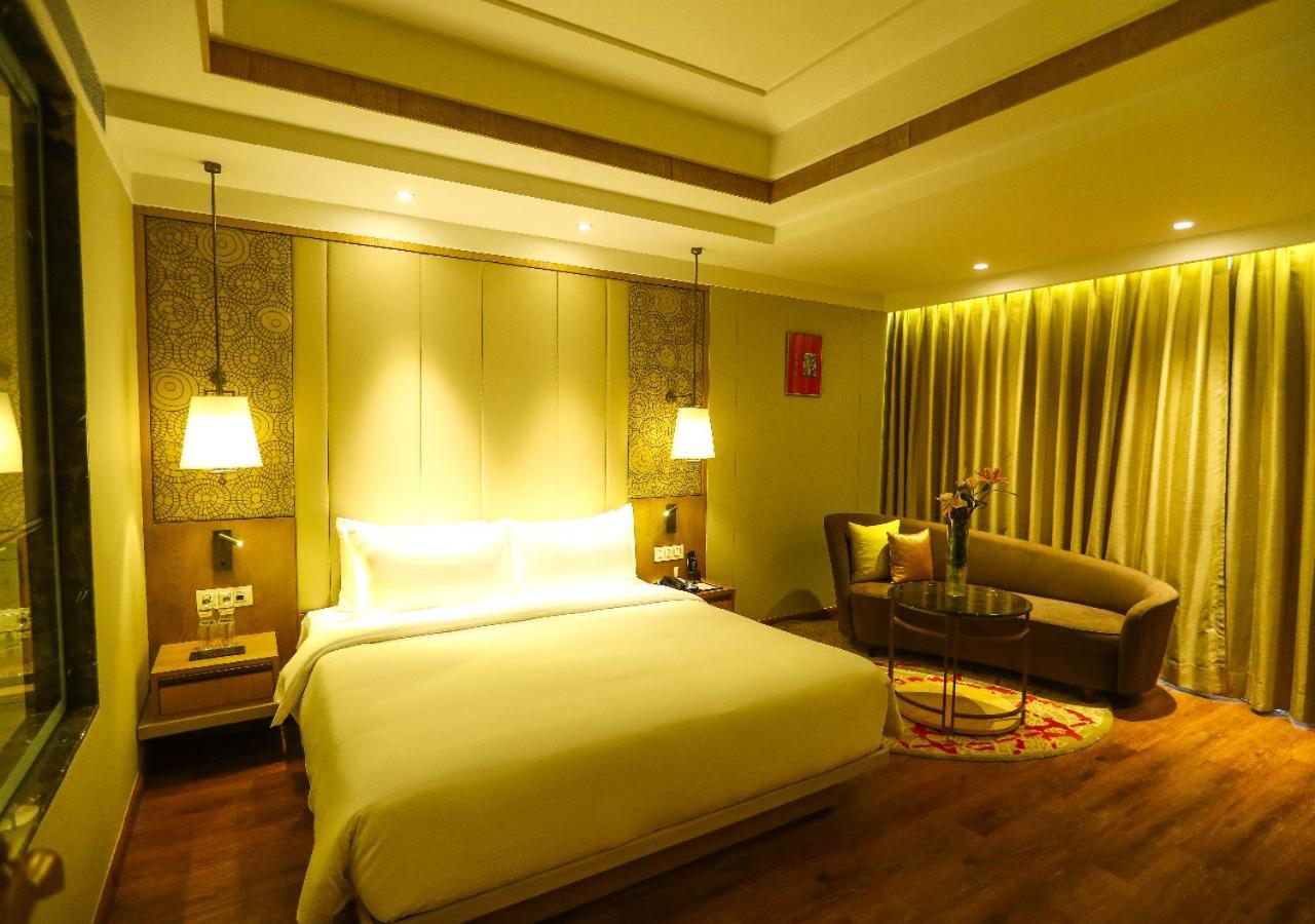 Radisson Bhopal Hotel Exterior photo